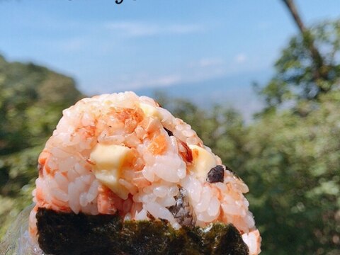 【山おにぎり】焼き鮭リメイク　鮭とチーズおかか